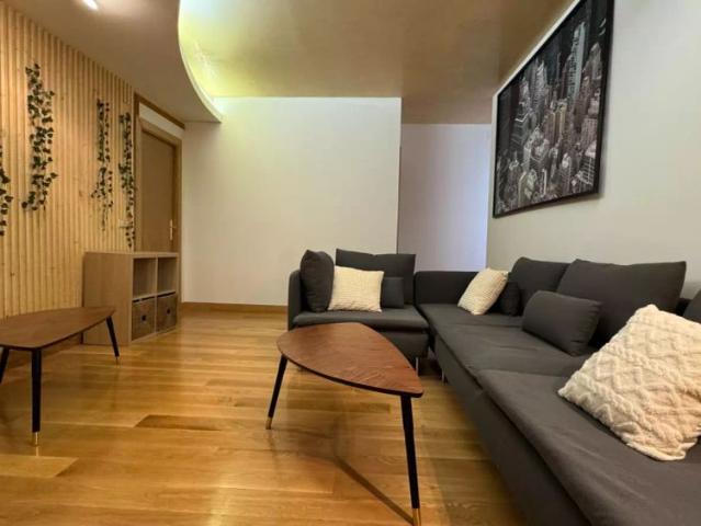 Room in a shared 11 bedroom apartment for rent in El Viso