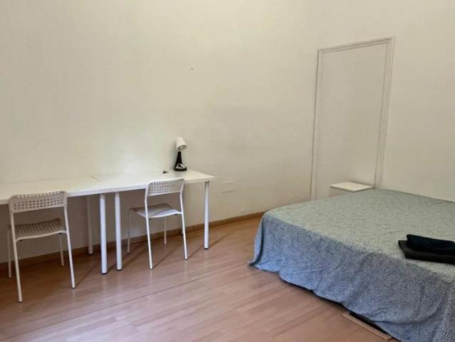Room in a shared 11 bedroom apartment for rent in la Dreta de l'Eixample, students only