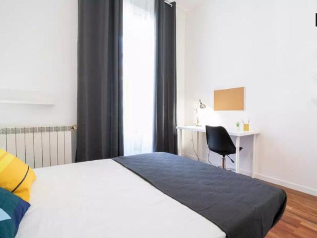 Room in a shared 11 bedroom apartment for rent in Universidad, perfect for professionals and students