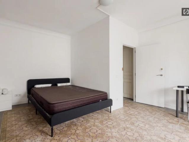 Room in a shared 11 bedroom apartment for rent in Vallcarca i els Penitents