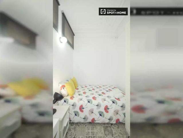 Room in a shared 11 bedroom apartment for rent in Vila de Gràcia, perfect for students and professionals