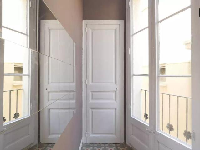 Room in a shared 11 bedroom apartment for rent in Vila de Gràcia, perfect for students and professionals