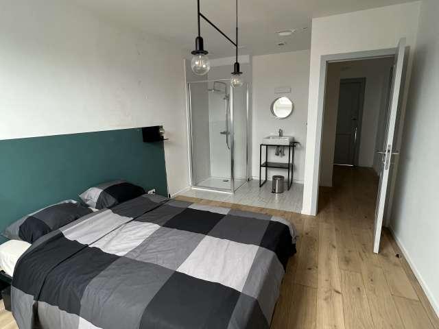 Room in a shared 11 room flat for rent in Flagey Malibran