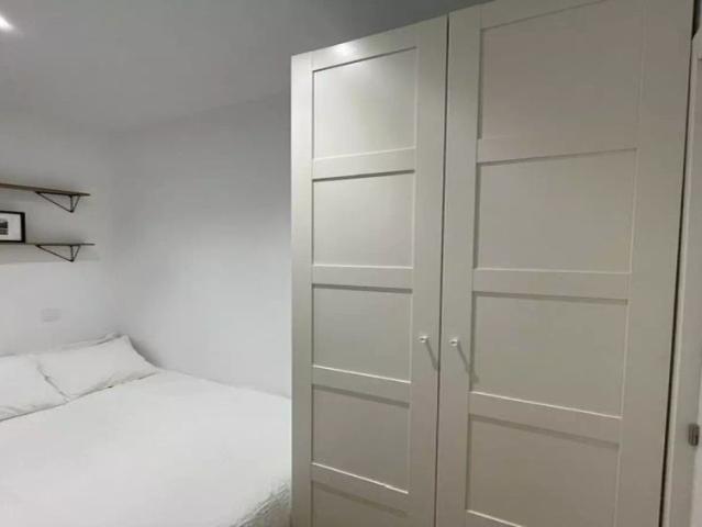 Room in a shared 12 bedroom apartment for rent in Bellas Vistas