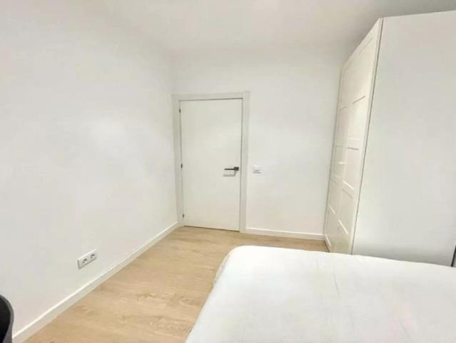 Room in a shared 12 bedroom apartment for rent in Bellas Vistas