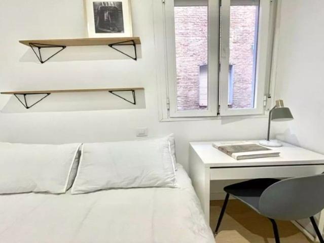 Room in a shared 12 bedroom apartment for rent in Bellas Vistas