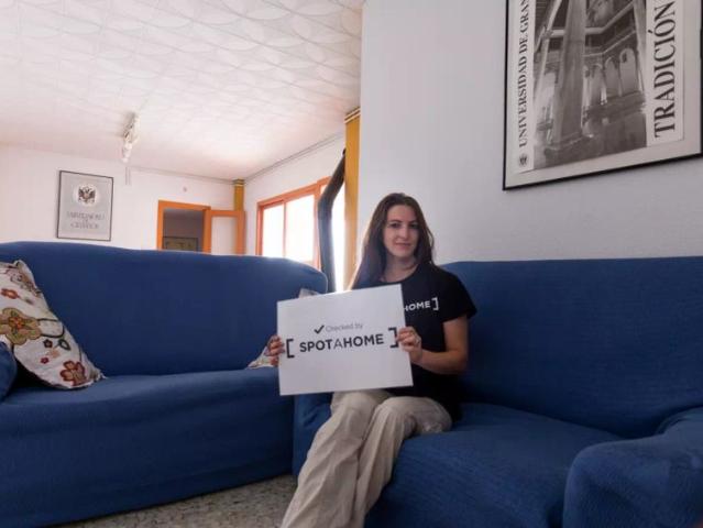 Room in a shared 12 bedroom apartment for rent in Centro Sagrario, perfect for women