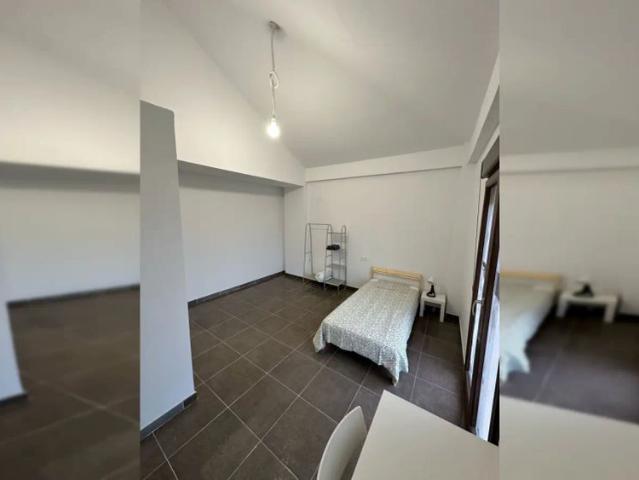 Room in a shared 13 bedroom apartment for rent in San Ildefonso