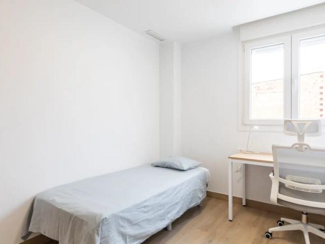 Room in a shared 1 bedroom apartment for rent in Burjassot