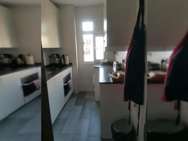 Room in a shared 1 bedroom apartment for rent in Guindalera