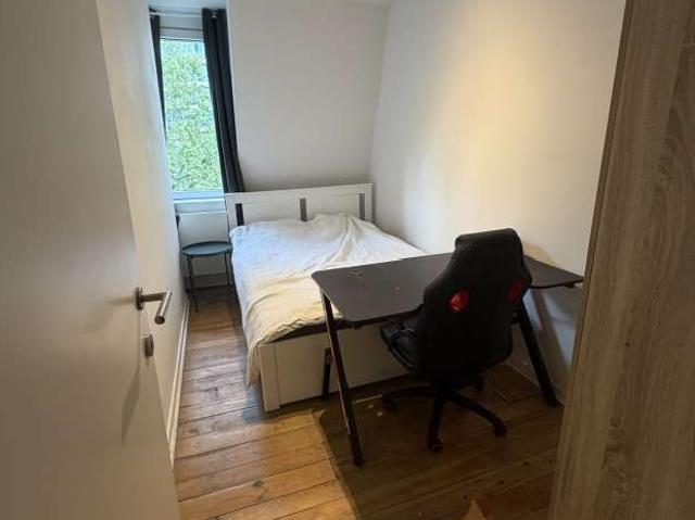 Room in a shared 1 bedroom apartment for rent in Louise Longue Haie