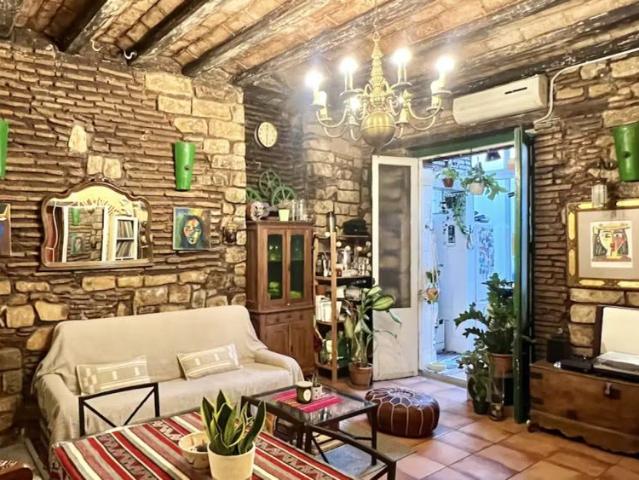 Room in a shared 1 bedroom apartment for rent in Sant Pere Santa Caterina i la Ribera
