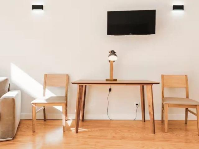 Room in a shared 1 bedroom apartment for rent in Porto