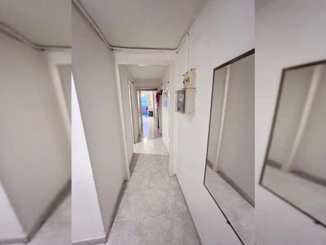 Room in a shared 1 bedroom apartment for rent in Vila de Gràcia