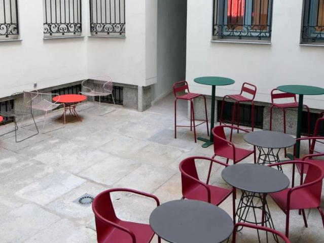 Room in a shared 20 bedroom apartment for rent in Sol