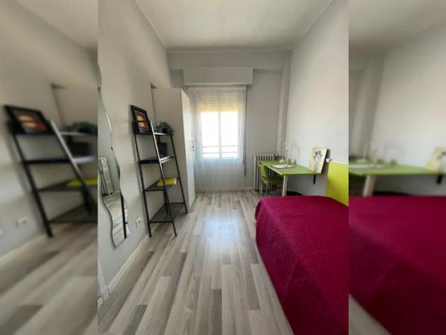 Room in a shared 20 bedroom apartment for rent in Zaragoza, all bills included