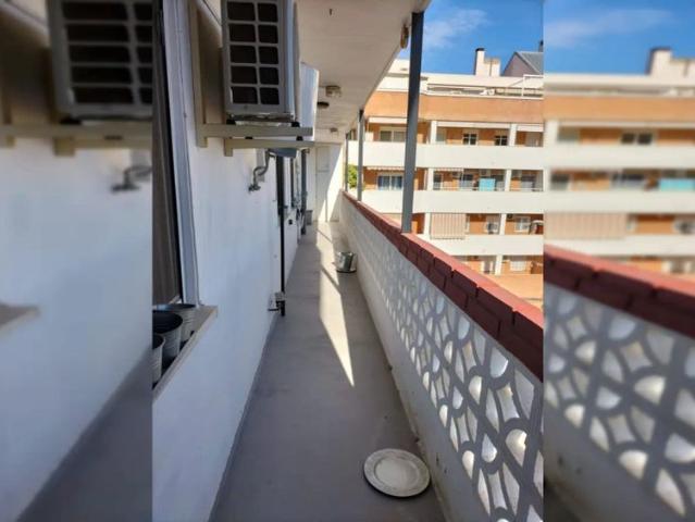 Room in a shared 2 bedroom apartment for rent in Cabanyal Canyamelar, professionals only