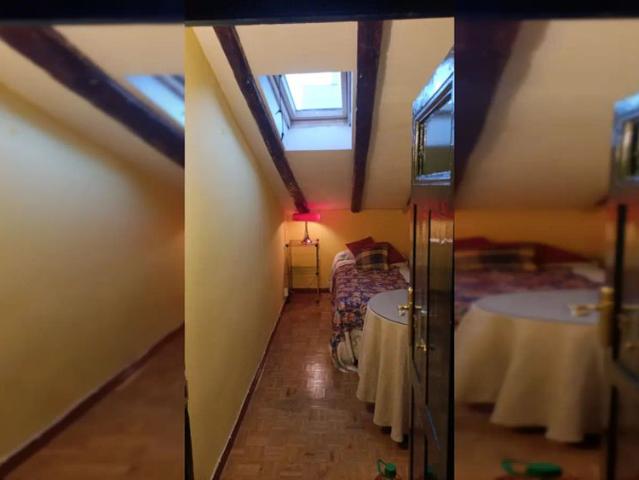 Room in a shared 2 bedroom apartment for rent in Castellana, all bills included