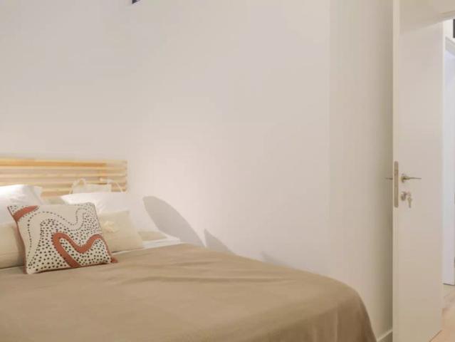 Room in a shared 2 bedroom apartment for rent in Castillejos, all bills included, perfect for female tenants