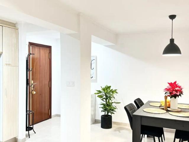 Room in a shared 2 bedroom apartment for rent in Ciutat Fallera, only for professional females, no couples