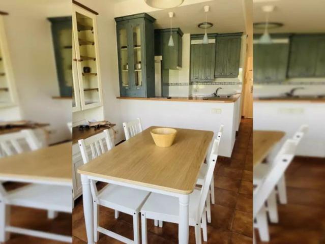 Room in a shared 2 bedroom apartment for rent in Abrantes, professionals and students allowed