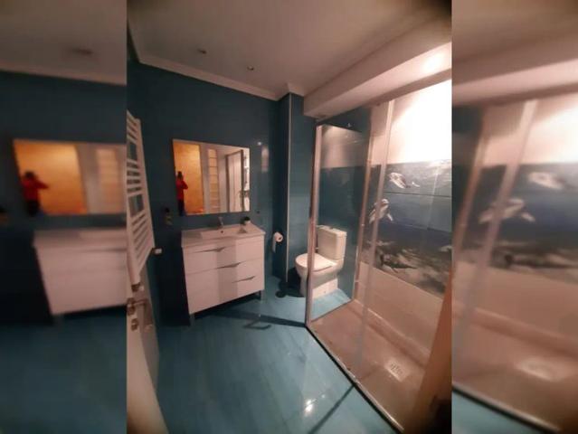 Room in a shared 2 bedroom apartment for rent in Almendrales, professionals only
