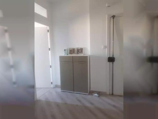 Room in a shared 2 bedroom apartment for rent in Arrancapins, bills included, perfect for only females