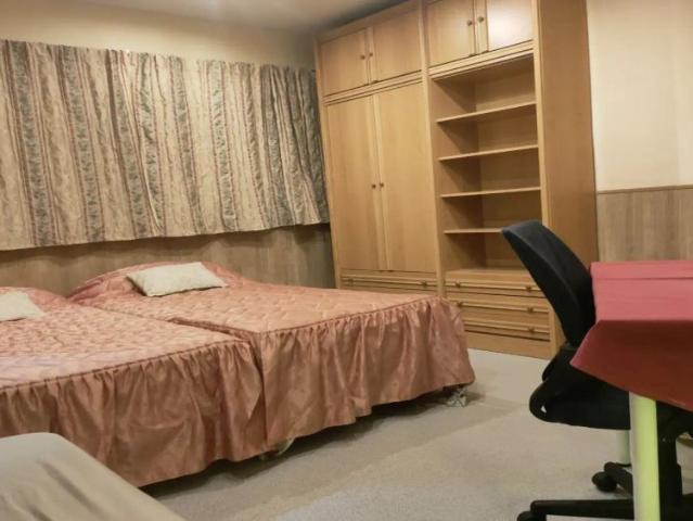 Room in a shared 2 bedroom apartment for rent in Berruguete