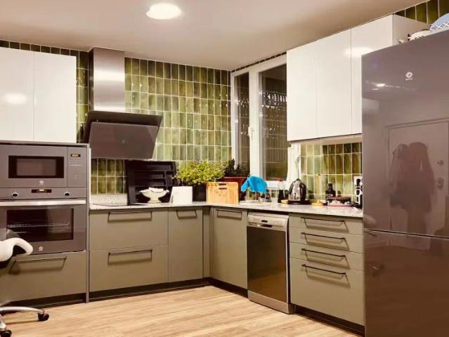 Room in a shared 2 bedroom apartment for rent in Embajadores perfect for only males