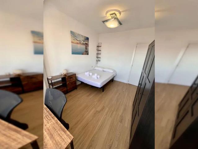 Room in a shared 2 bedroom apartment for rent in En Corts, Valencia for professionals and students