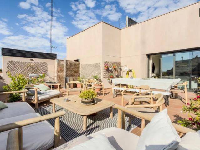 Room in a shared 2 bedroom apartment for rent in El Guinardó, bills included