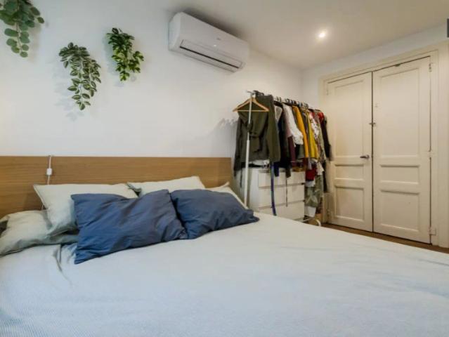 Room in a shared 2 bedroom apartment for rent in El Raval, all bills included