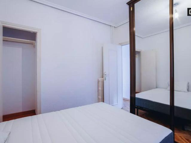 Room in a shared 2 bedroom apartment for rent in Fuente del Berro, perfect for professionals and students