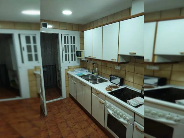 Room in a shared 2 bedroom apartment for rent in Hostafrancs, perfect for professionals and students