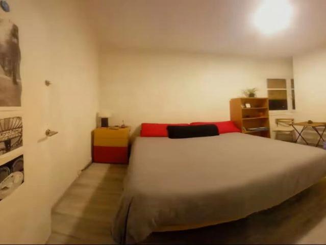 Room in a shared 2 bedroom apartment for rent in Opañel, professionals and students welcome