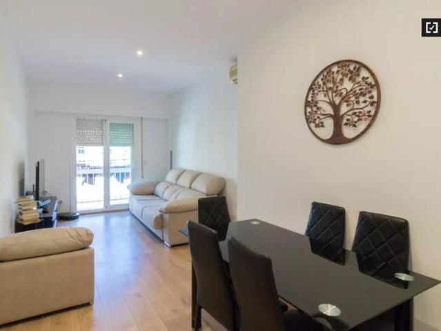 Room in a shared 2 bedroom apartment for rent in la Nova Esquerra de l'Eixample, only females, all bills included