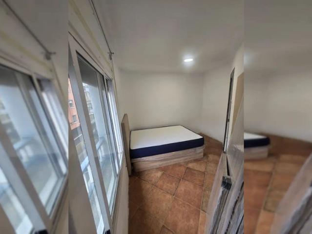 Room in a shared 2 bedroom apartment for rent in La Torrassa