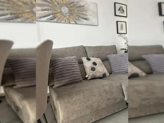 Room in a shared 2 bedroom apartment for rent in Las Águilas, all bills included