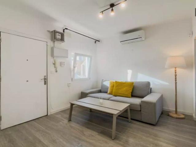 Room in a shared 2 bedroom apartment for rent in les Roquetes