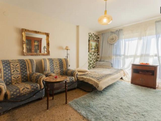 Room in a shared 2 bedroom apartment for rent in Malilla