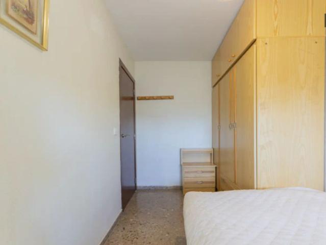 Room in a shared 2 bedroom apartment for rent in Malilla