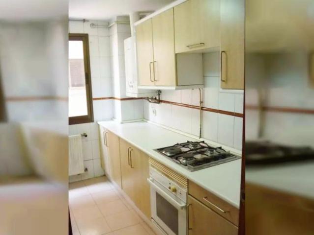 Room in a shared 2 bedroom apartment for rent in San Diego, professionals only