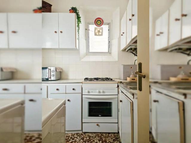 Room in a shared 2 bedroom apartment for rent in Sant Pere Santa Caterina i la Ribera