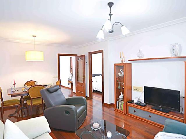 Room in a shared 2 bedroom apartment for rent in Santander, students only