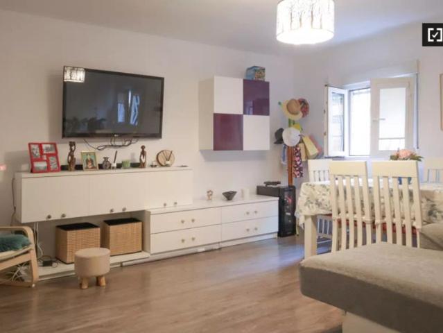 Room in a shared 2 bedroom apartment for rent in Valdezarza, perfect for women