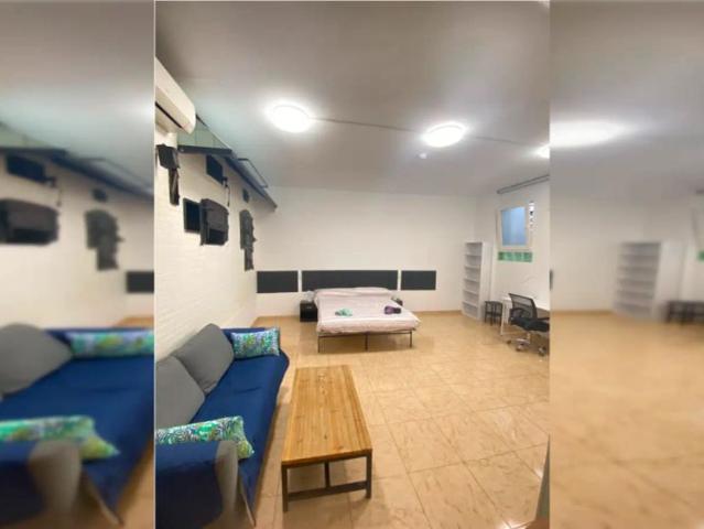 Room in a shared 2 bedroom apartment for rent in Vallcarca i els Penitents