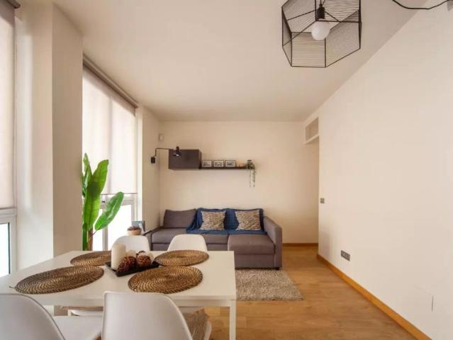 Room in a shared 2 bedroom apartment for rent in Vila de Gràcia