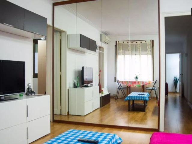 Room in a shared 3 bedroom apartment for rent in Collblanc, bills included, perfect for students