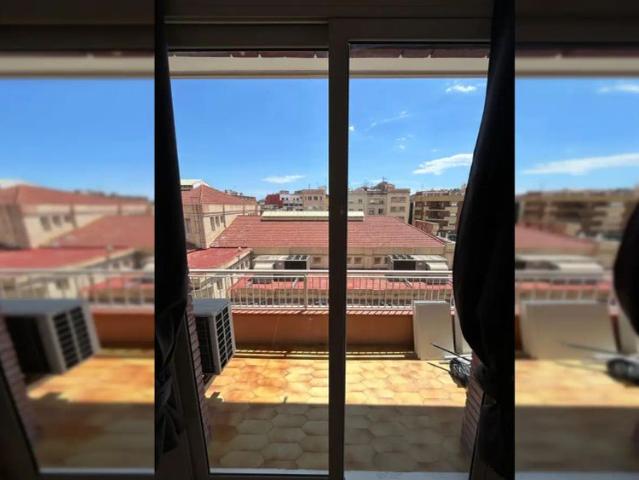 Room in a shared 3 bedroom apartment for rent in Collblanc, wifi and cleaning included