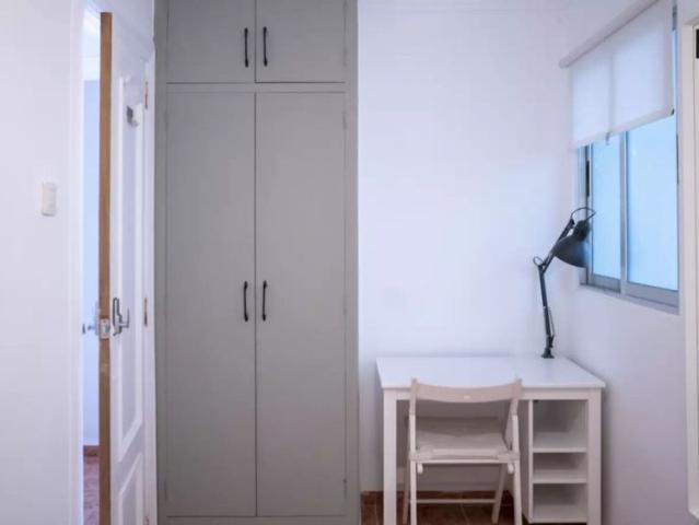 Room in a shared 3 bedroom apartment for rent in Cabanyal Canyamelar